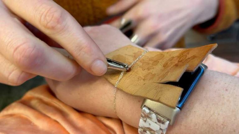 Meet the Knoxville woman behind a nationwide jewelry trend
