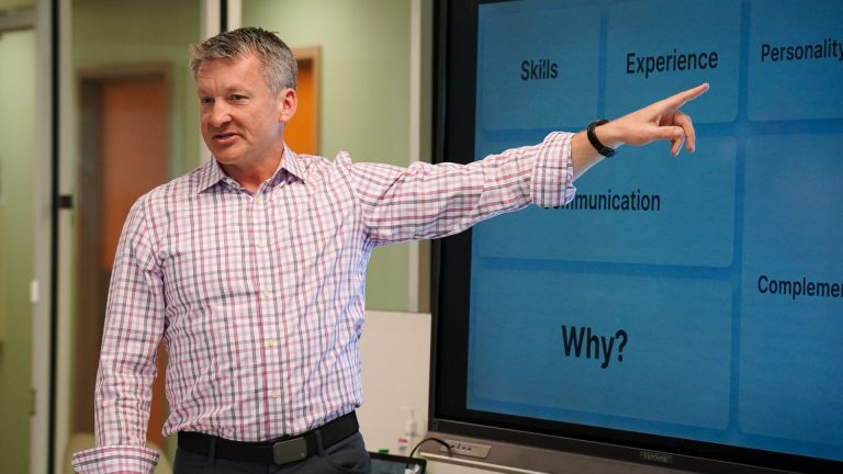 How to build and structure your founding team?