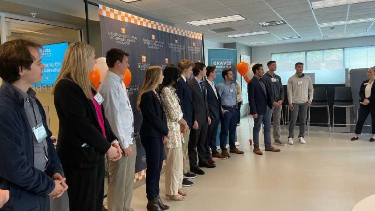 Anderson Center awards $20,000 to six student start-ups