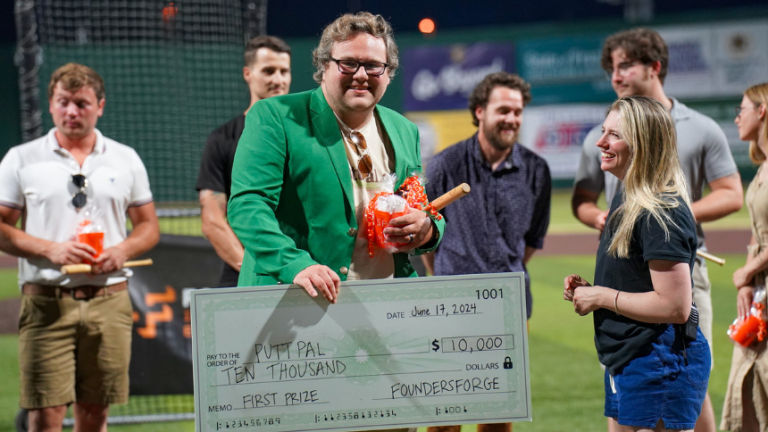 PuttPal swings into the mini-golf market