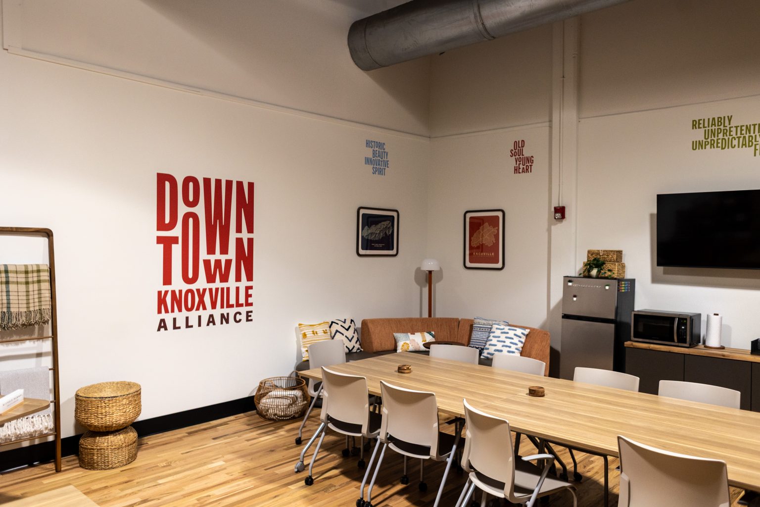 Downtown Knoxville Alliance cuts ribbon on new office in Old City ...